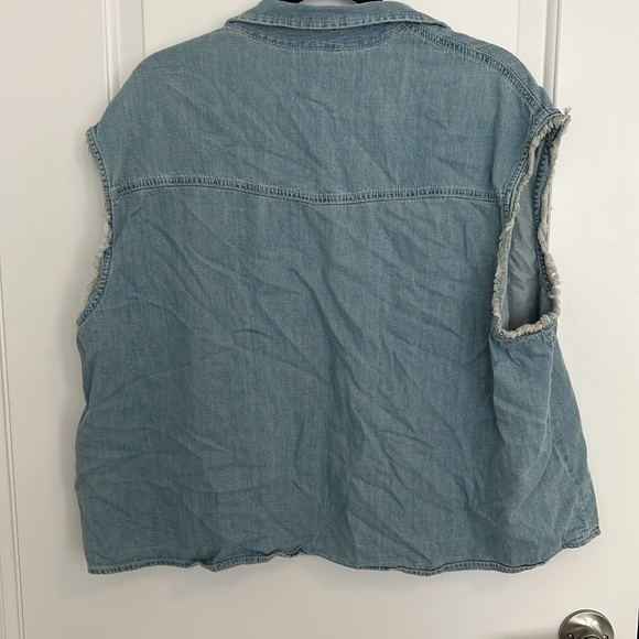 Gap Sleeveless Denim Shirt - Picture 6 of 6